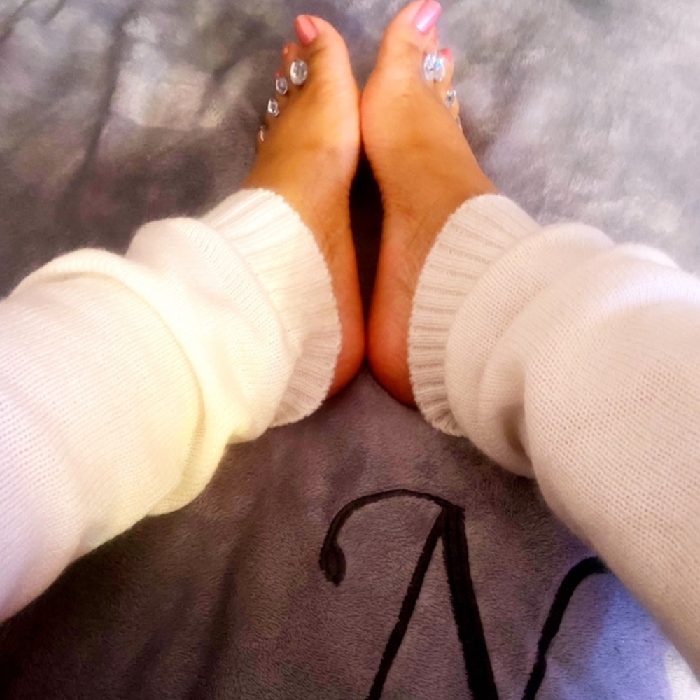 🫦 Walk In Your Femininity 🫦 - Picture 2 of 5